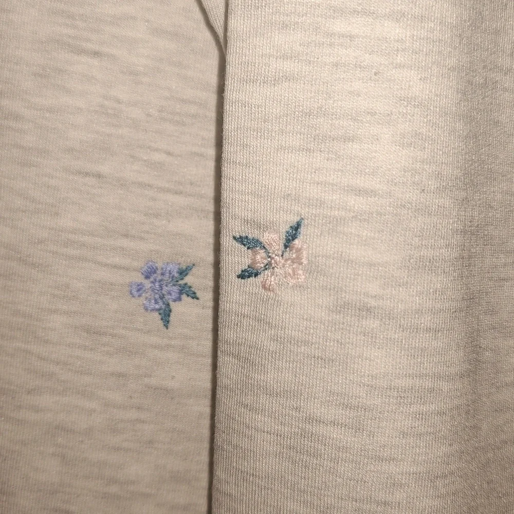 Gloria Vanderbilt Embroidered Crew Neck Sweater - Picture 3 of 3